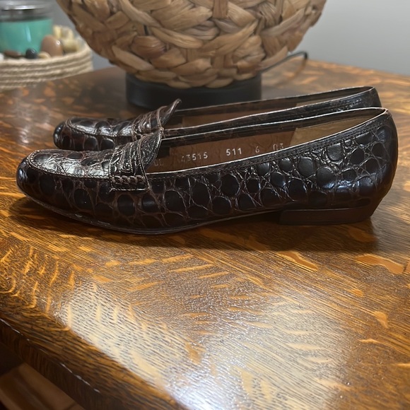 Salvatore Ferragamo brown embossed loafers - Picture 4 of 10